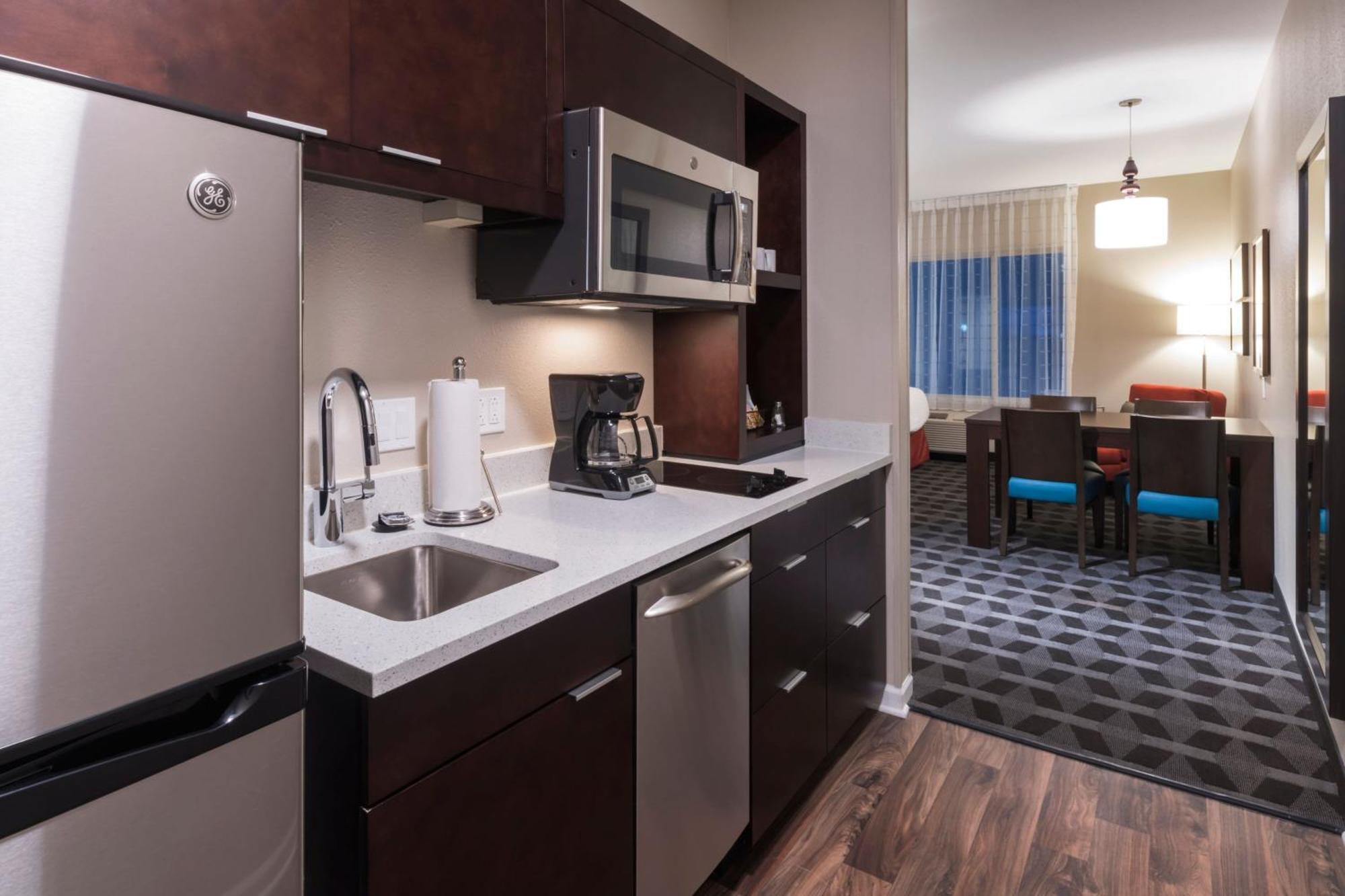 Towneplace Suites By Marriott Hays Exteriér fotografie