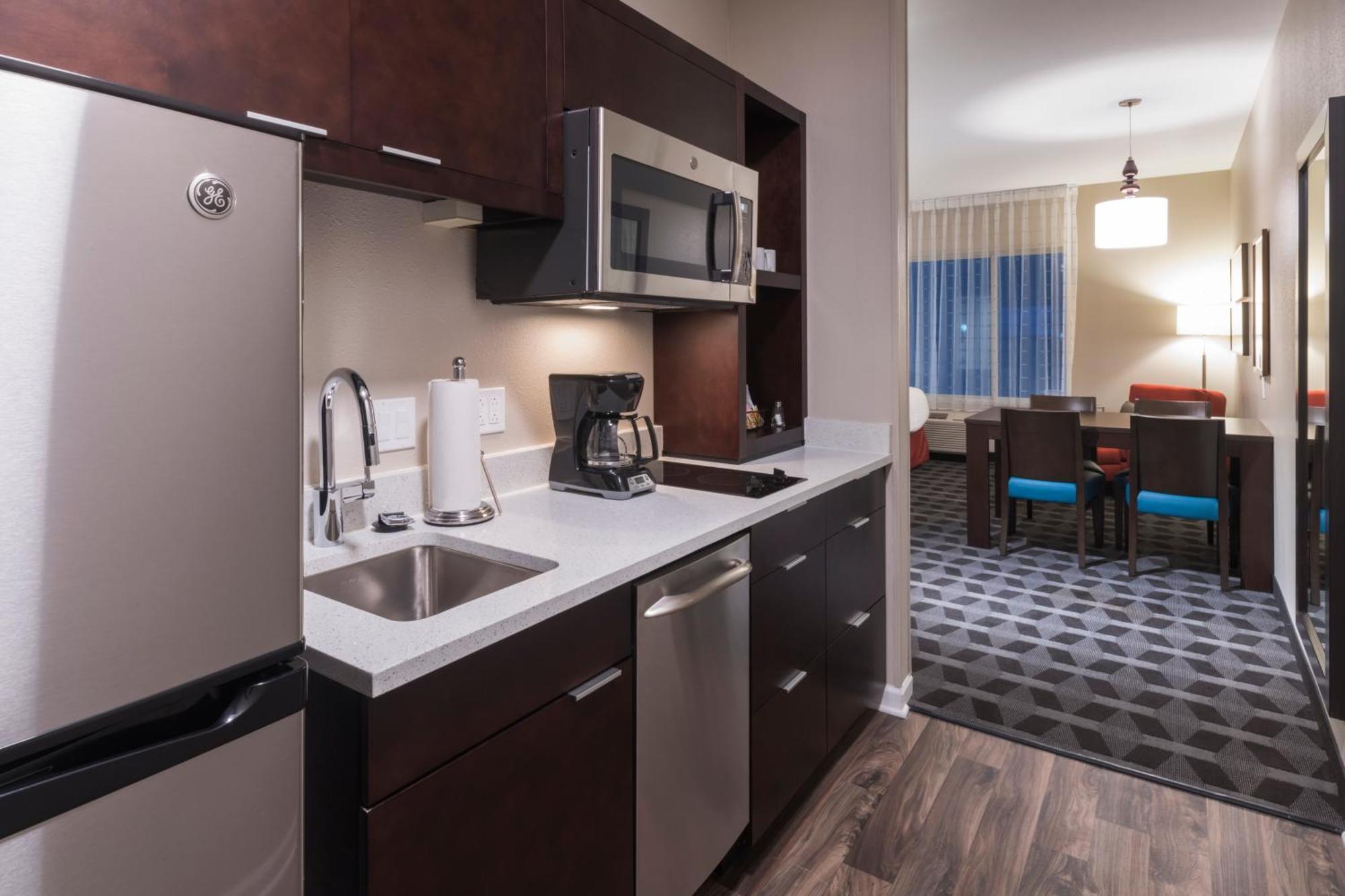 Towneplace Suites By Marriott Hays Exteriér fotografie