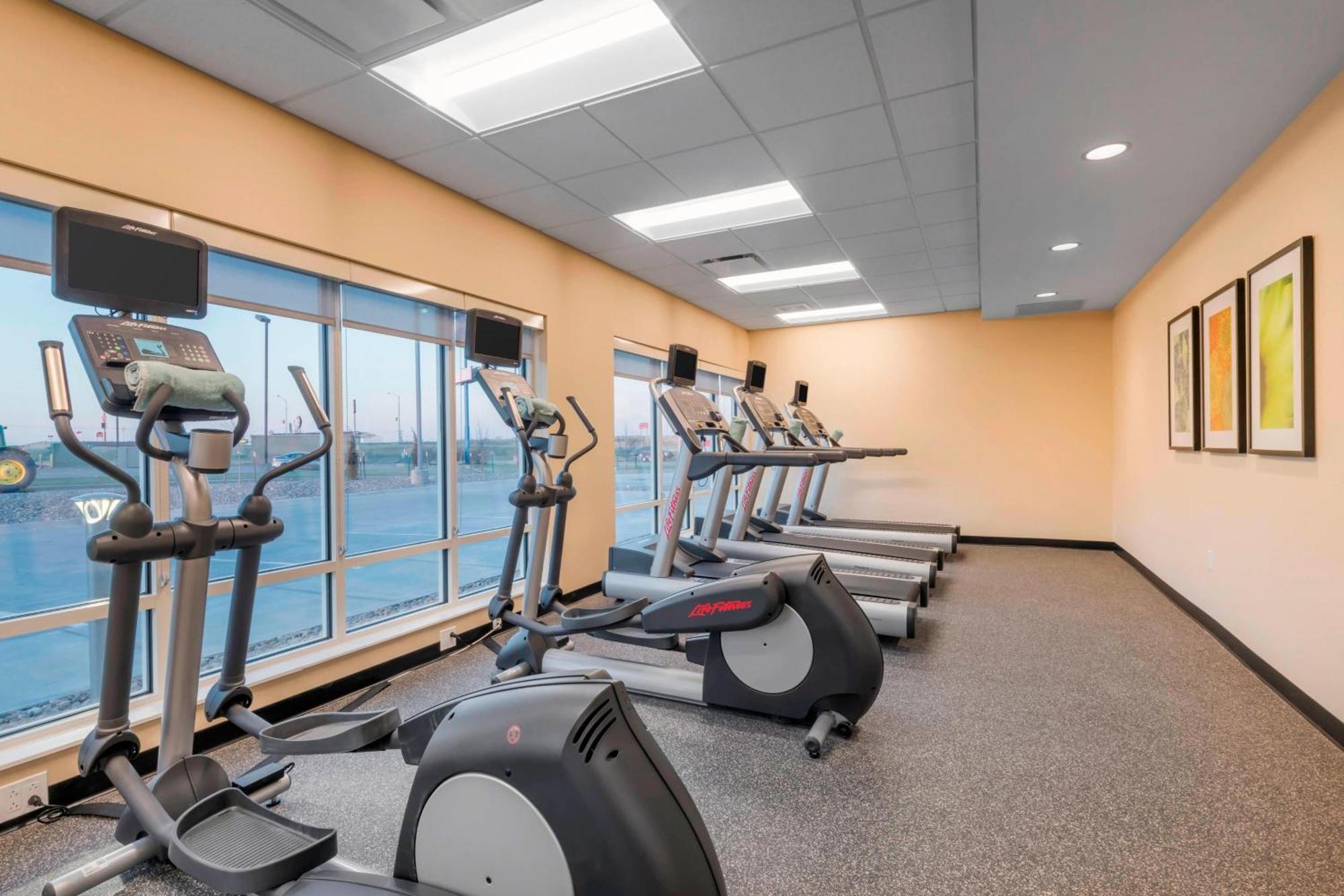 Towneplace Suites By Marriott Hays Exteriér fotografie