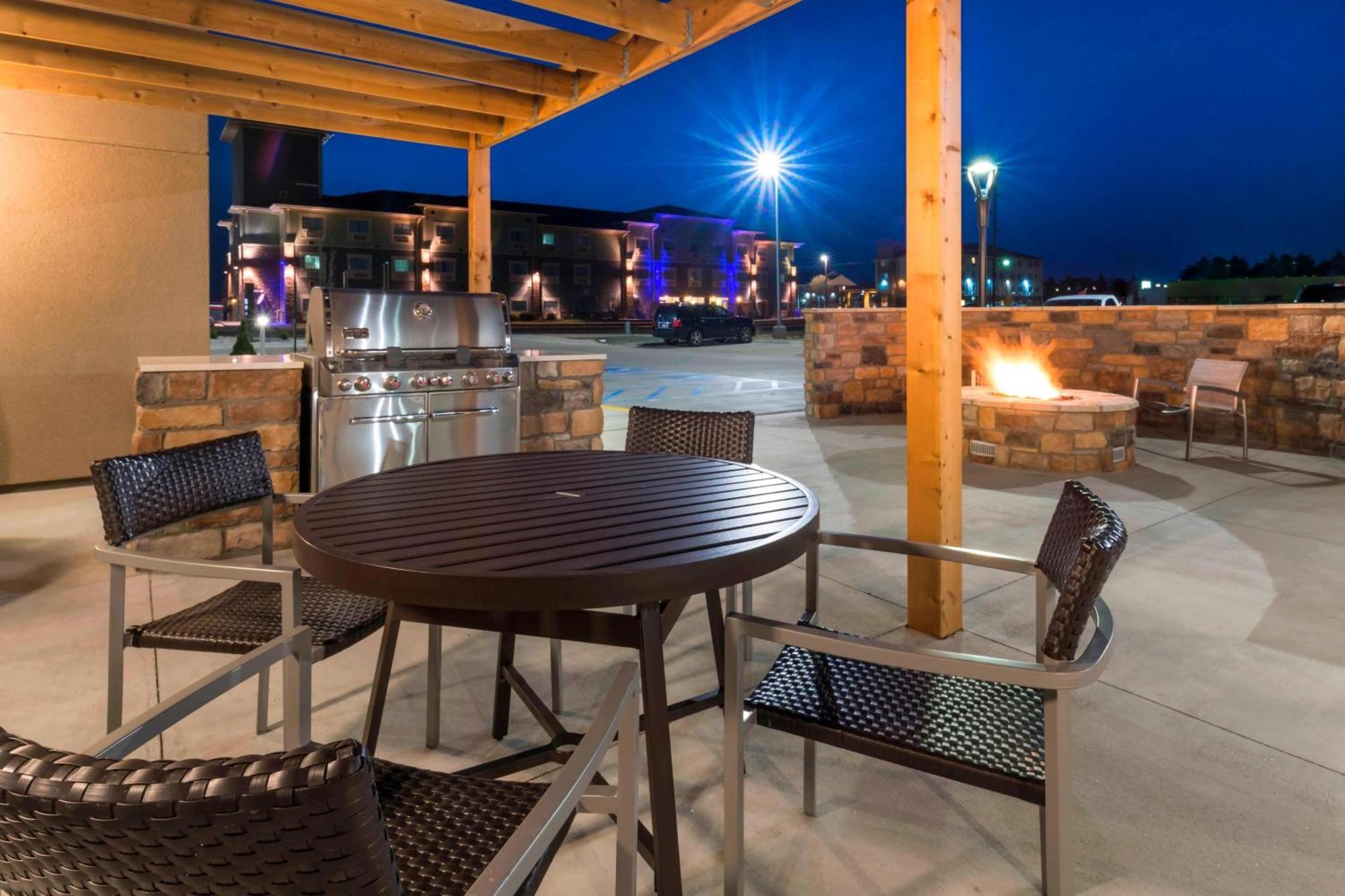 Towneplace Suites By Marriott Hays Exteriér fotografie