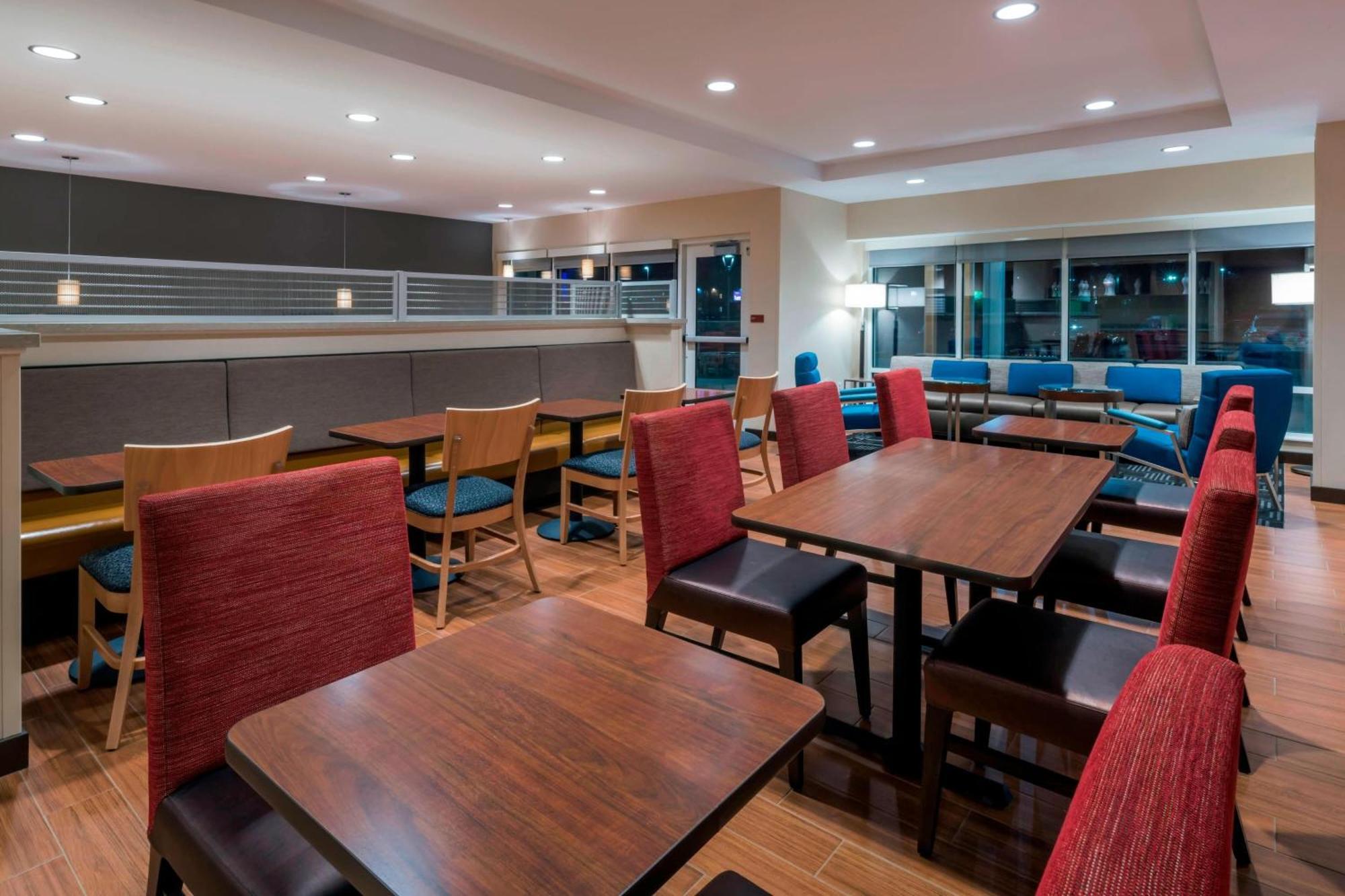 Towneplace Suites By Marriott Hays Exteriér fotografie