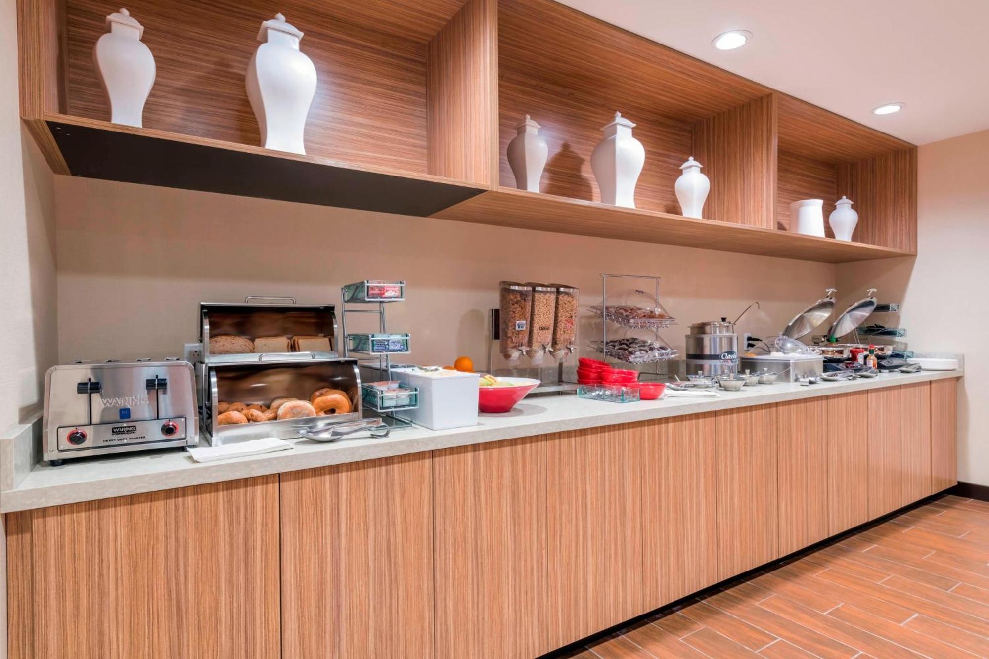 Towneplace Suites By Marriott Hays Exteriér fotografie