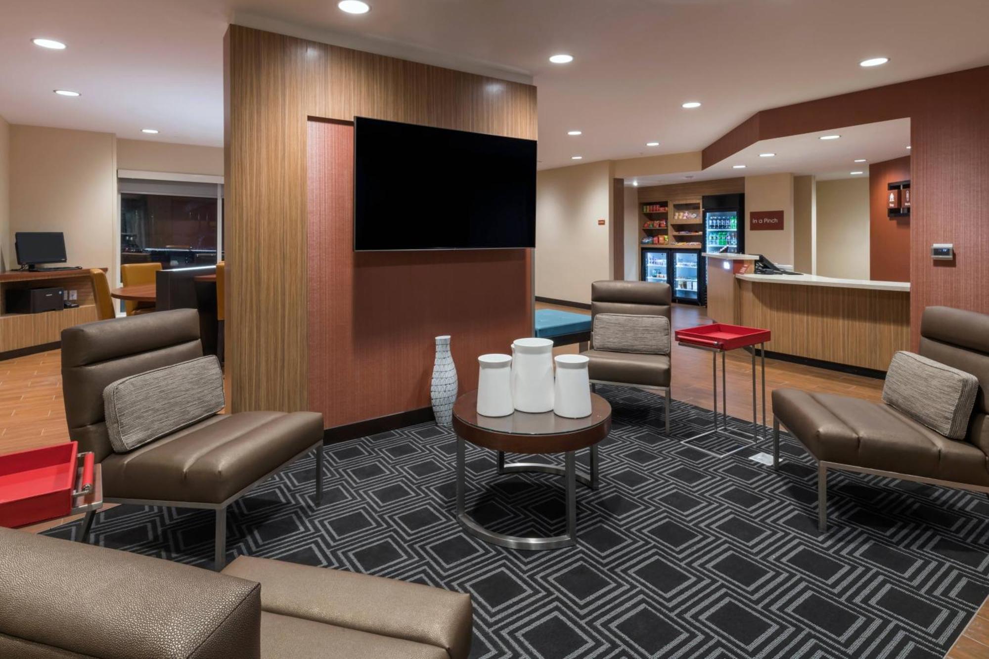 Towneplace Suites By Marriott Hays Exteriér fotografie